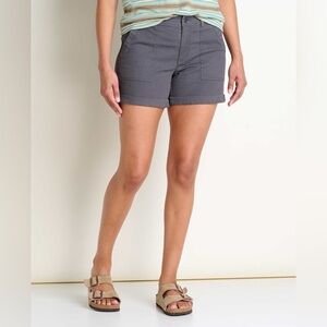 Toad&Co Women's Earthworks Camp Short Organic Cotton in Soot size 8